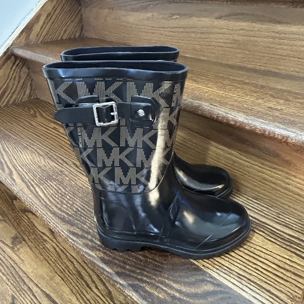 Michael Kors Rain Boots Women Size 8 Black Excellent Monogram Buckle Mid-Calf